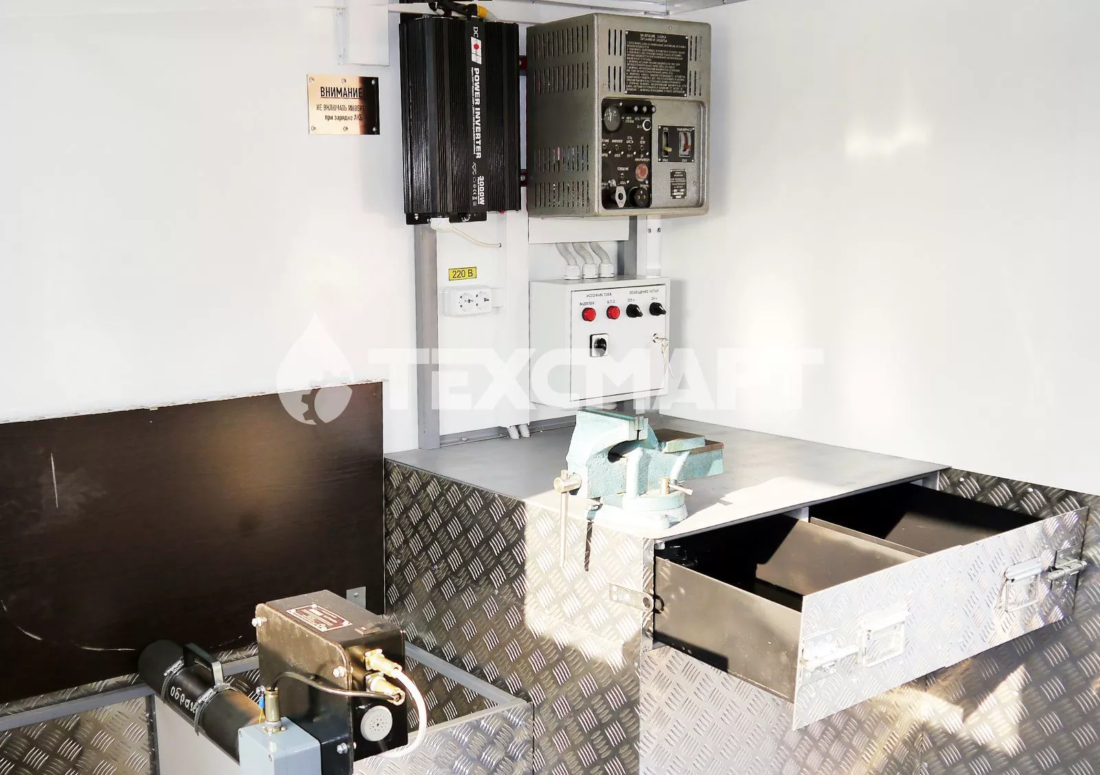 Лаборатория исследований скважин ГИС ГДИС на базе КАМАЗ 43118, агрегат исследований скважин АИС